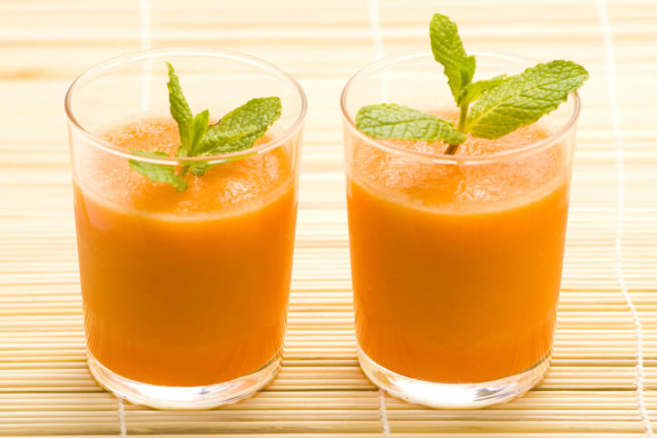 fresh carrot juice and mint